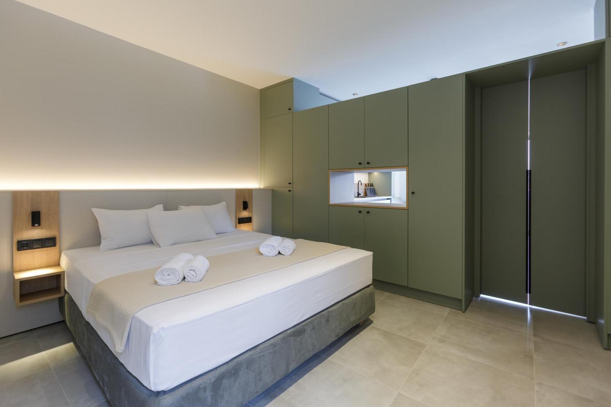 Studio W/King Size Bed Near The Heart Of Kalamata Extérieur photo
